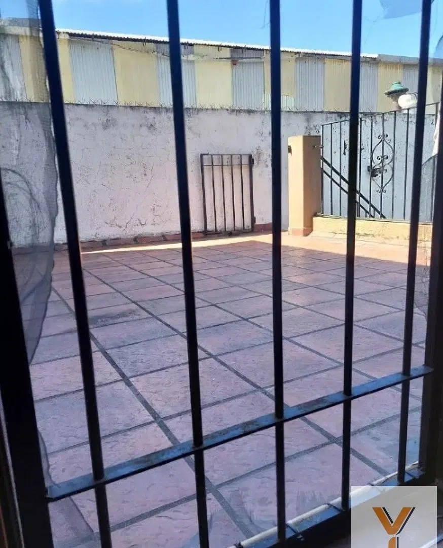 Casa multifamiliar en venta - 5 Dormitorios 2 Baños - 300Mts2 - Don Bosco 8