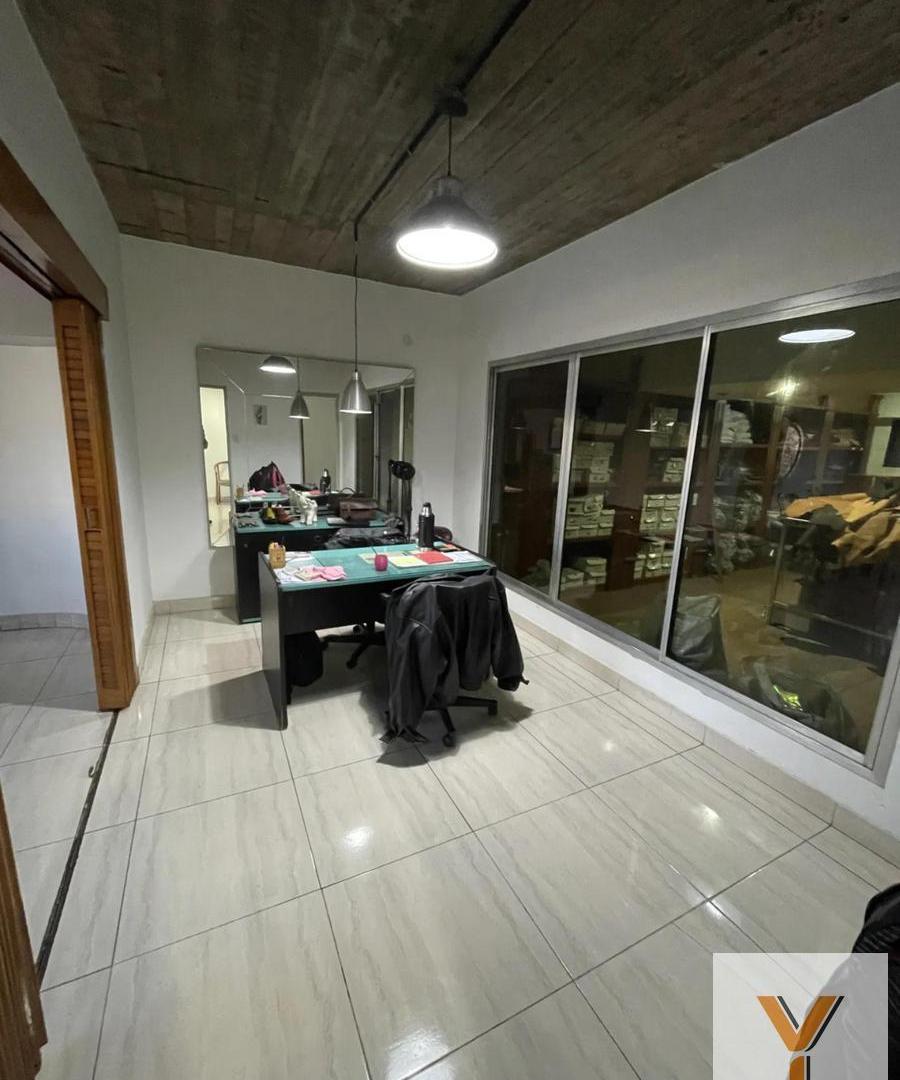 Foto de Depósito en Venta - 4 Baños - 1200mts - Lanús, imagen 4