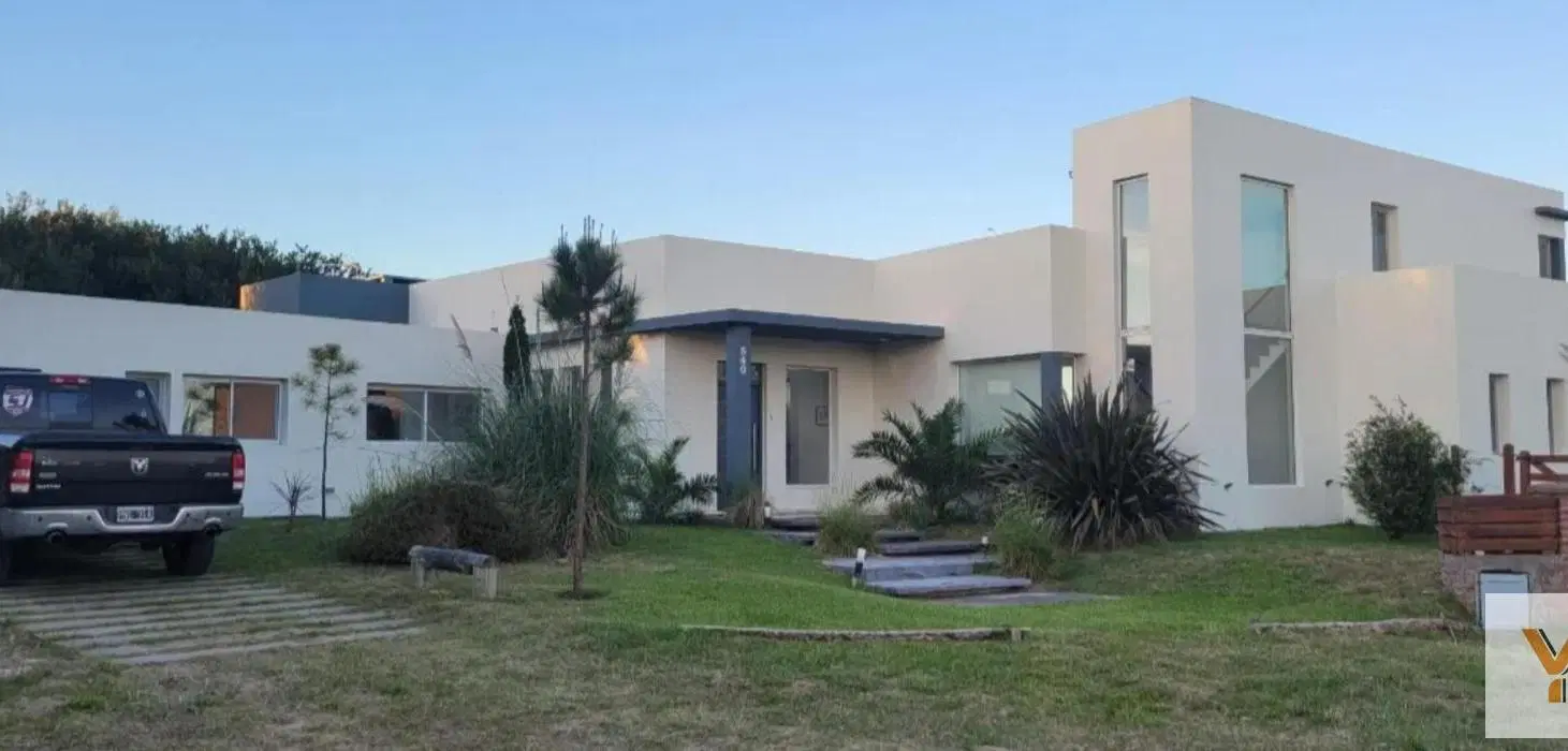 Casa en venta - 5 Dormitorios 4 Baños - 1.550Mts2 - Pinamar 1