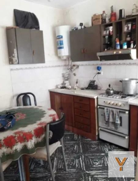 Foto de Casa en venta - 2 Dormitorios 1 Baño - Cochera - 300Mts2 - La Plata, imagen 1