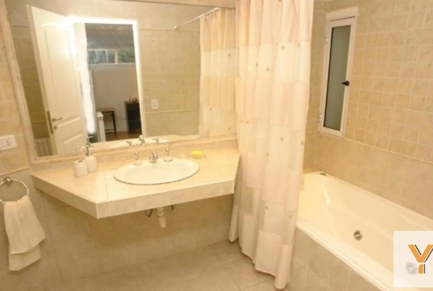 Casa en venta - 3 Dormitorios 4 Baños - Cariló 5
