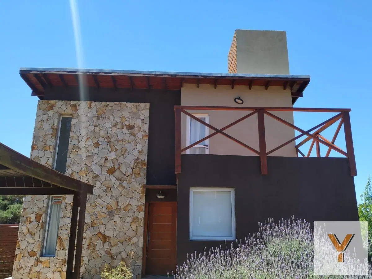 Casa en venta - 2 Dormitorios 2 Baños - Cochera - 620Mts2 - Mar Azul 2