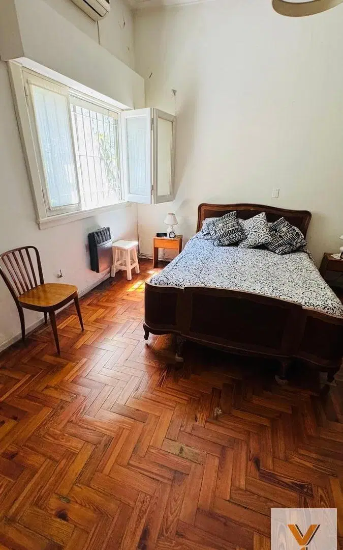 Casa en venta - 3 Dormitorios 2 Baños - 180mts2 - Piñeyro 3