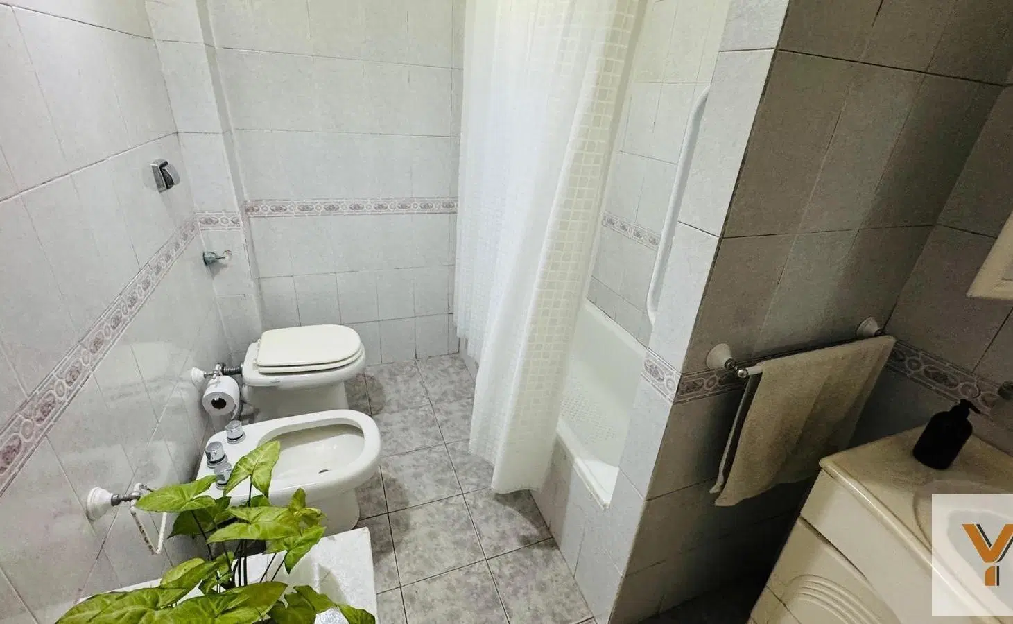 Casa en venta - 3 Dormitorios 2 Baños - 180mts2 - Piñeyro 5