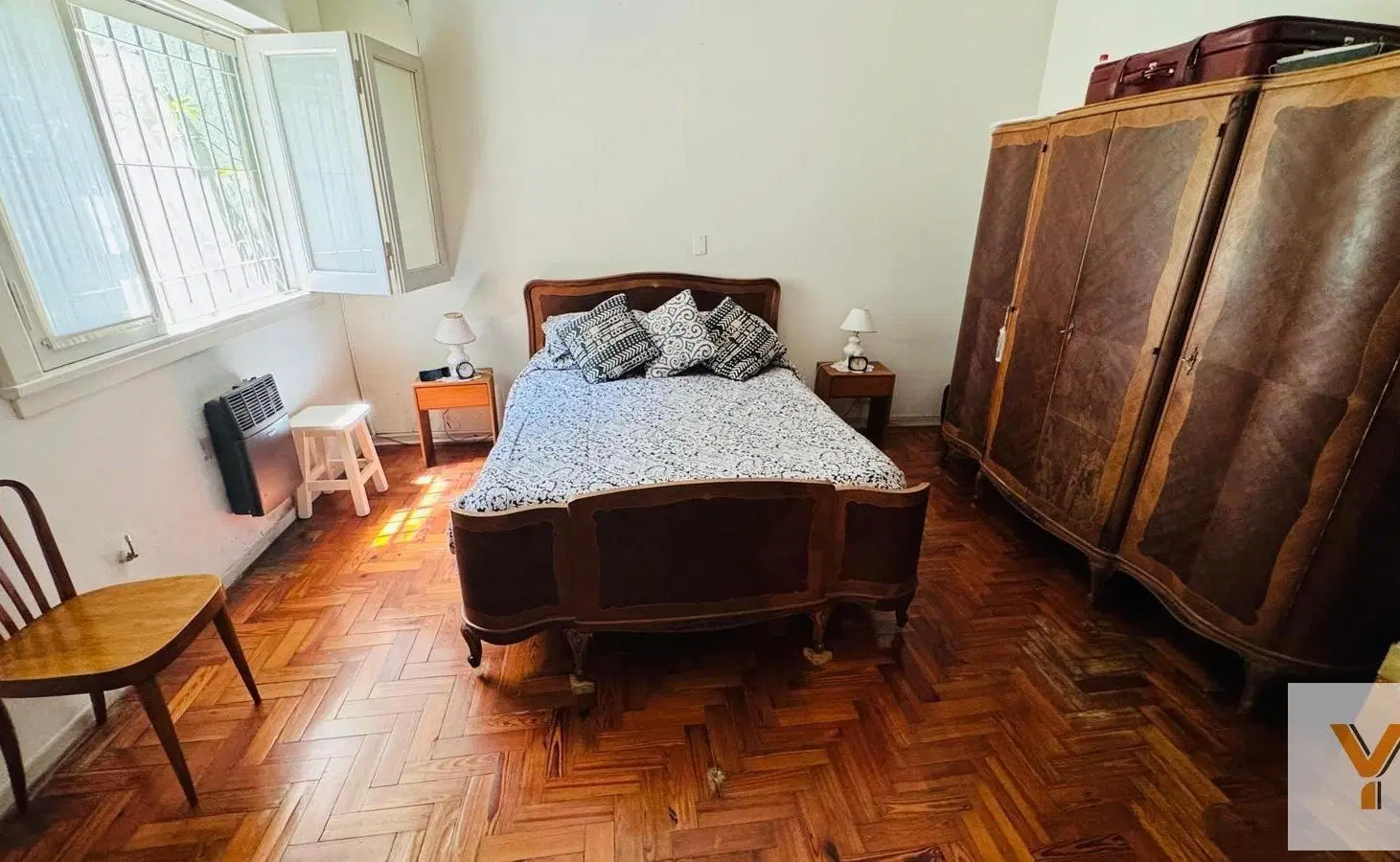 Casa en venta - 3 Dormitorios 2 Baños - 180mts2 - Piñeyro 5