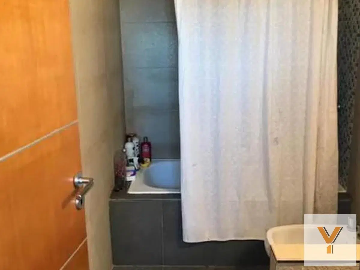 Casa en venta - 3 dormitorios 2 baños - Cochera - 320 mts2 - Lisandro Olmos Etcheverry 3