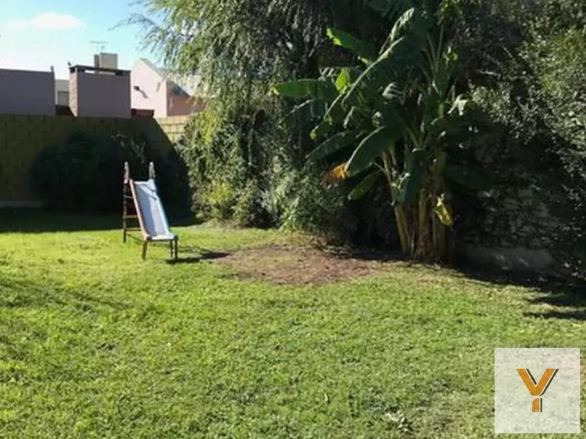 Casa en venta - 3 dormitorios 2 baños - Cochera - 320 mts2 - Lisandro Olmos Etcheverry 2