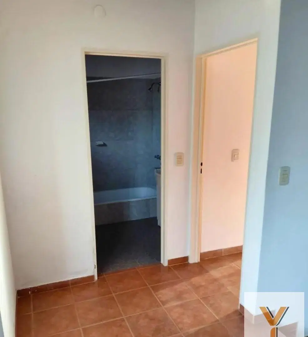 Casa en venta - 4 Dormitorios 3 Baños - Moreno 5