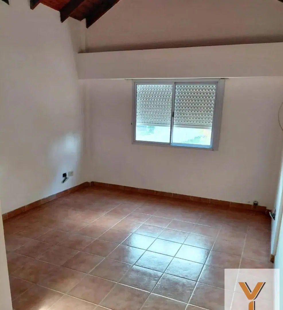 Casa en venta - 4 Dormitorios 3 Baños - Moreno 8