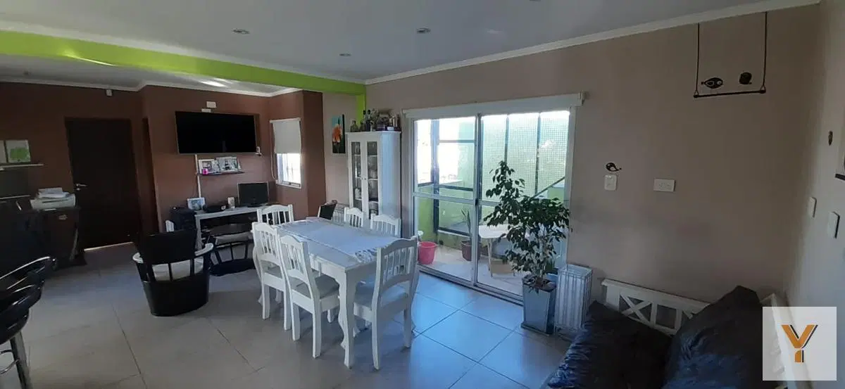 Casa en venta - 5 dormitorios 3 baños - 140mts2 - Ringuelet 3