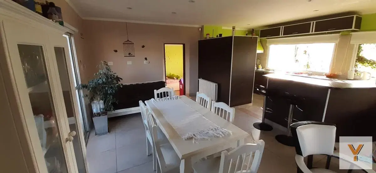 Casa en venta - 5 dormitorios 3 baños - 140mts2 - Ringuelet 4