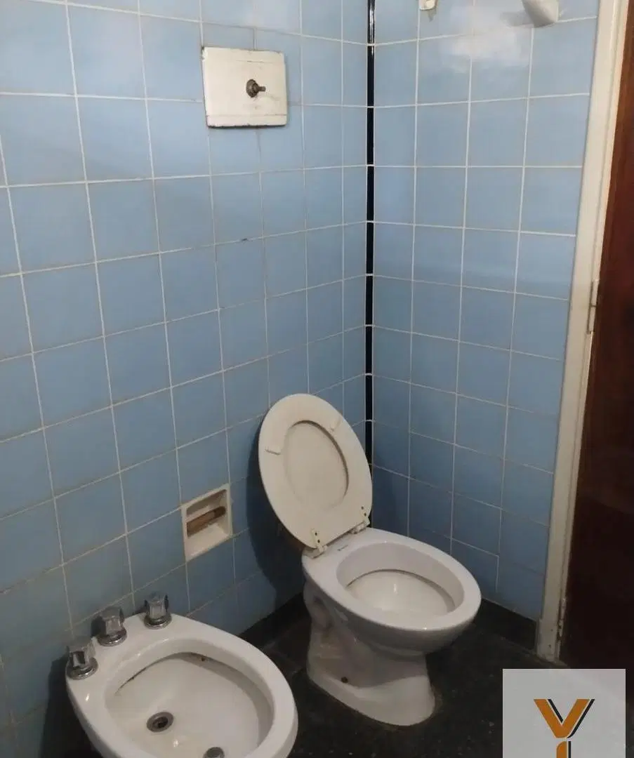 Casa en venta - 2 Dormitorios 1 Baño - 190Mts2 - Quilmes 3