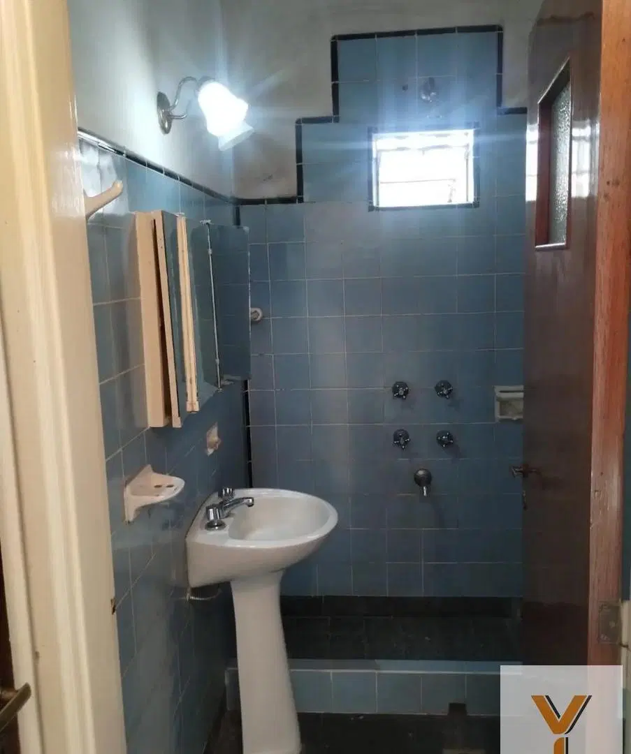 Casa en venta - 2 Dormitorios 1 Baño - 190Mts2 - Quilmes 8