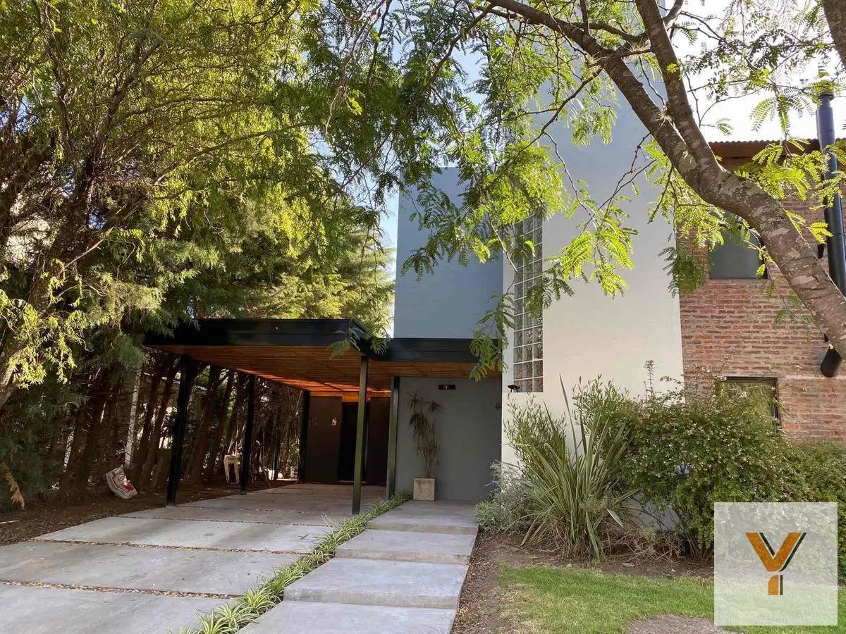 Casa en venta - 4 dormitorios 2 baños - 180mts2 - Escobar 5