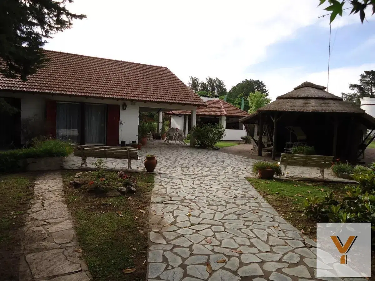Casa en venta - 6 Dormitorios 5 Baños - 4600Mts2 - Exaltación de la Cruz 3