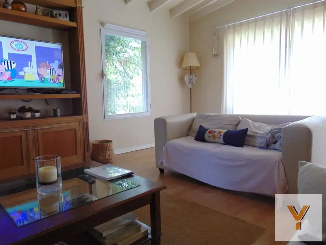Casa en venta - 3 dormitorios 2 baños - 200mts2 - Azul 5