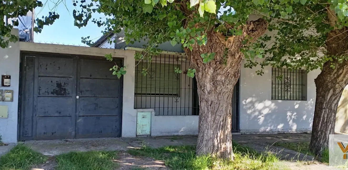 Casa en venta - 2 Dormitorios 1 Baño - La Plata 3