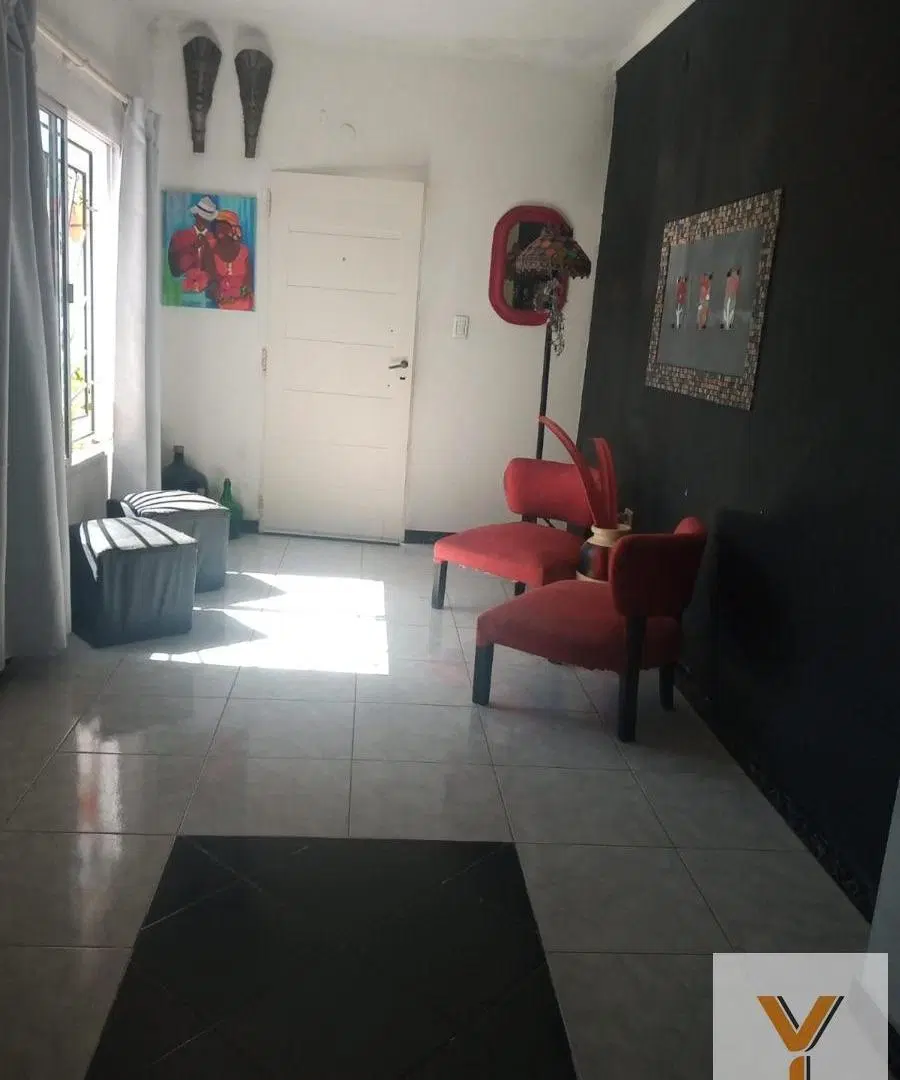 Casa en venta - 2 Dormitorios 2 Baños - Cocheras - 396Mts2 - Chivilcoy 5
