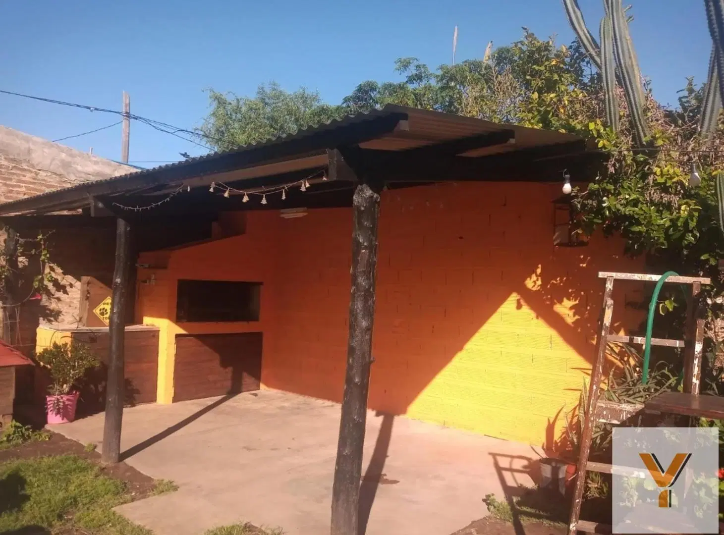 Casa en venta - 2 Dormitorios 2 Baños - Cocheras - 396Mts2 - Chivilcoy 2