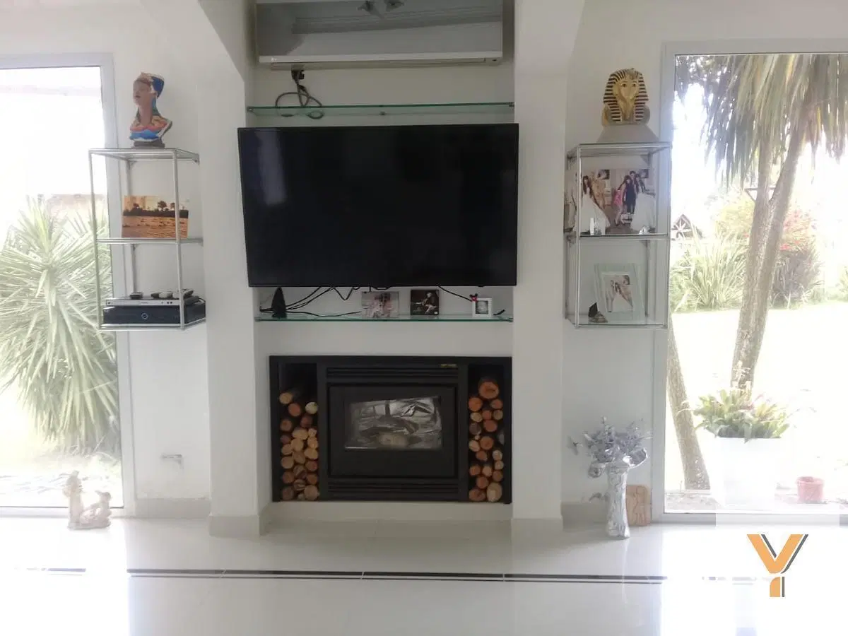 Casa en venta - 3 dormitorios 3 baños - 350mts2 totales - Posadas de los Lagos 4