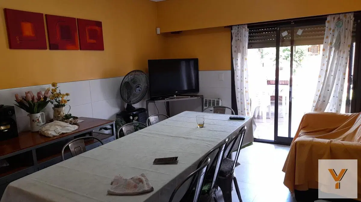 Casa en venta - 4 dormitorios 3 baños - Cochera - 300mts2 - Ramos Mejía 4
