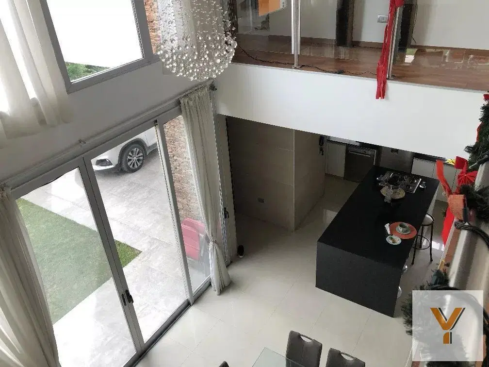 Casa en venta - 4 Dormitorios 3 Baños - Cocheras - 1.100Mts2 - Presidente Perón 8