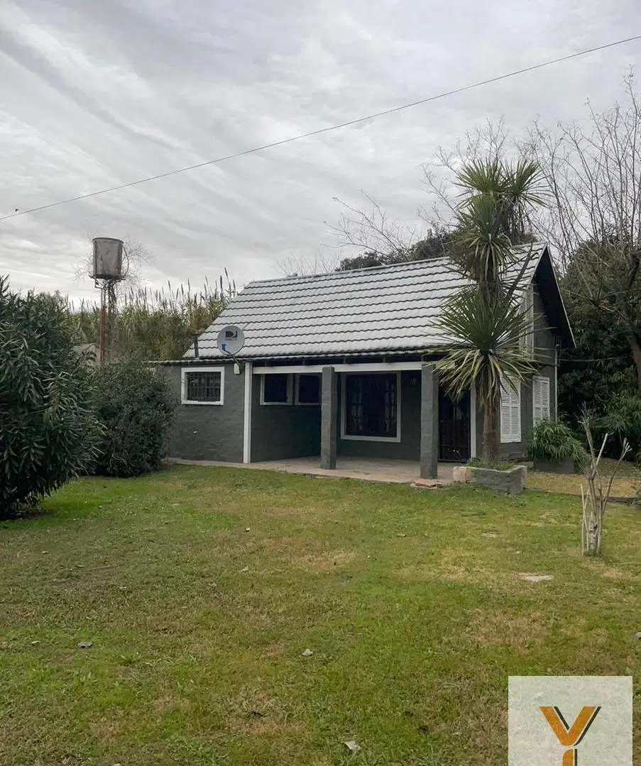 Casa en venta - 2 Dormitorios 1 Baño - Cochera - 1.750Mts2 - Coronel Brandsen 5