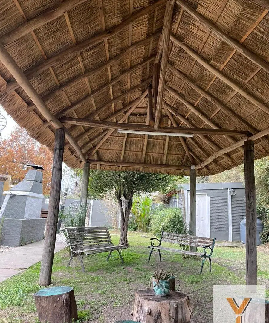 Casa en venta - 2 Dormitorios 1 Baño - Cochera - 1.750Mts2 - Coronel Brandsen 3
