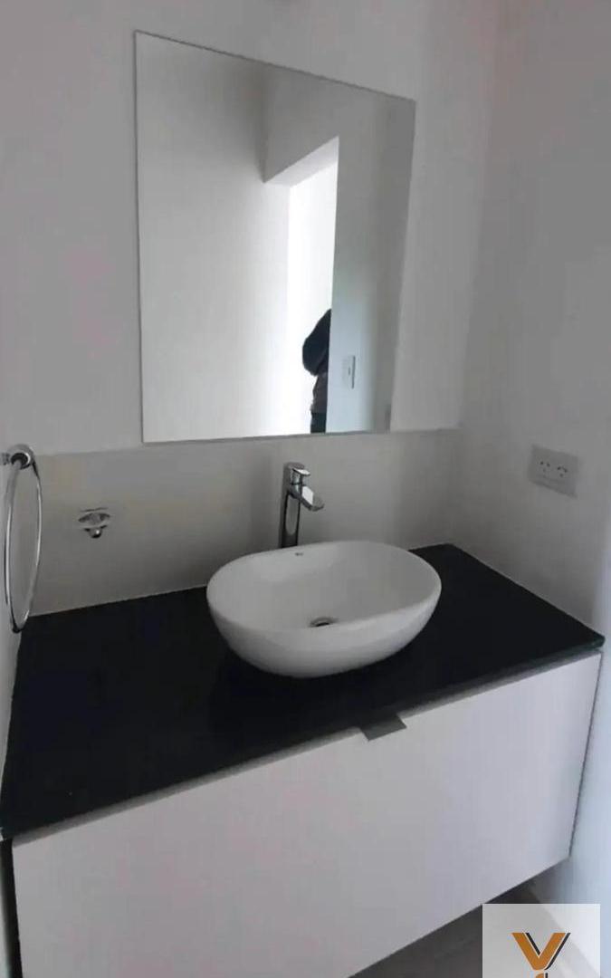 Foto de Casa en Venta - 2 Dormitorios 1 Baño - 370mts - La Plata- Los Hornos., imagen 2