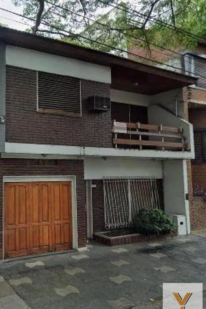 Casa en venta - 3 Dormitorios 2 Baños - 200Mts2 - Haedo 8