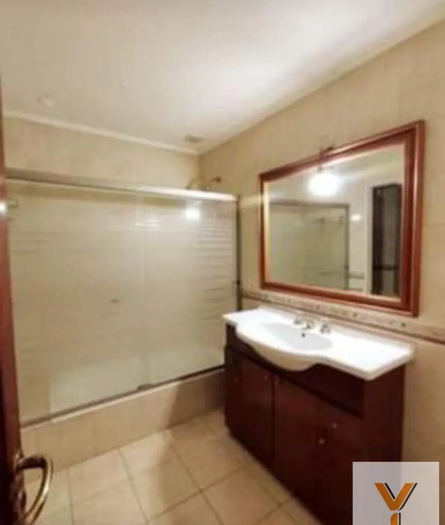 Casa en venta - 3 Dormitorios 2 Baños - 200Mts2 - Haedo 5