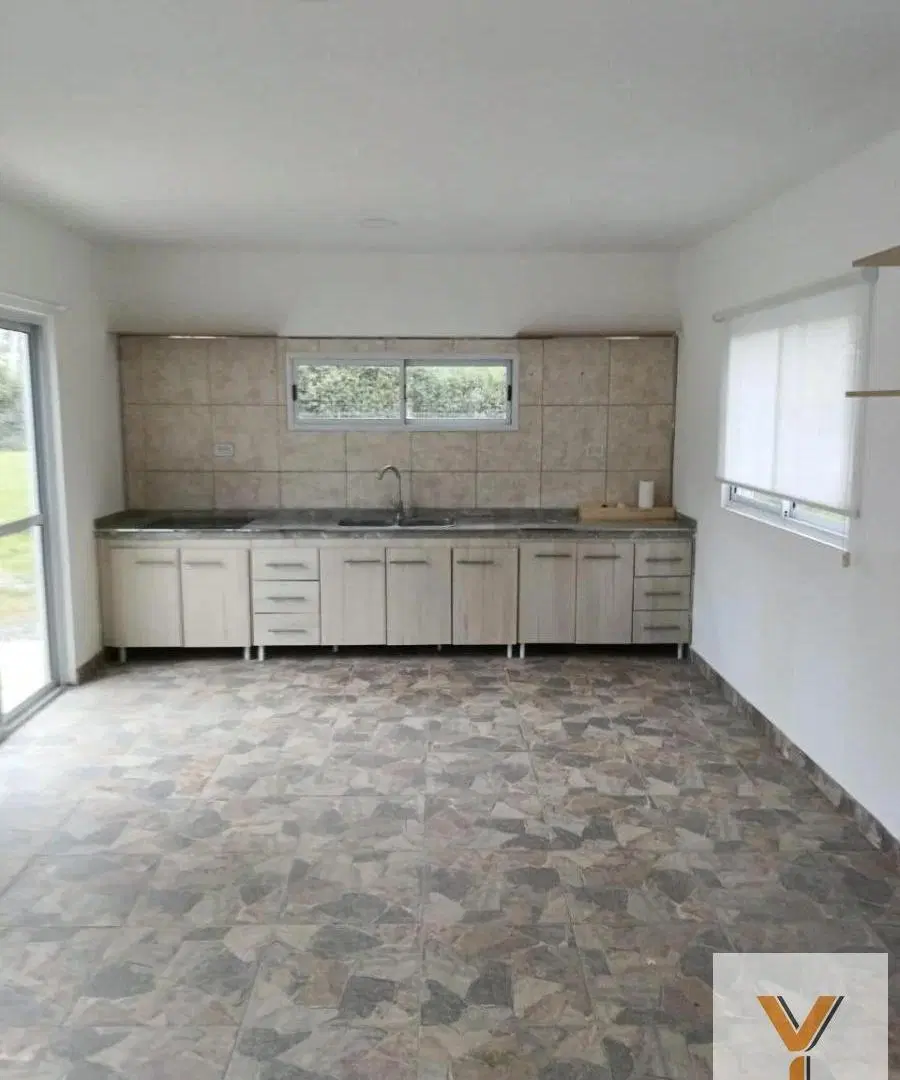 Casa en Venta - 3 Dormitorios 2 Baños - 900mts - La Cándida 3