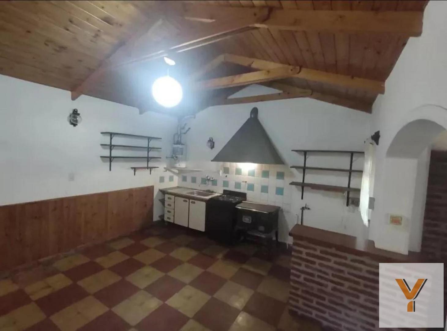 Foto de Casa en venta - 2 Dormitorios 2 Baños - Cocheras - 640Mts2 - Villa, imagen 2