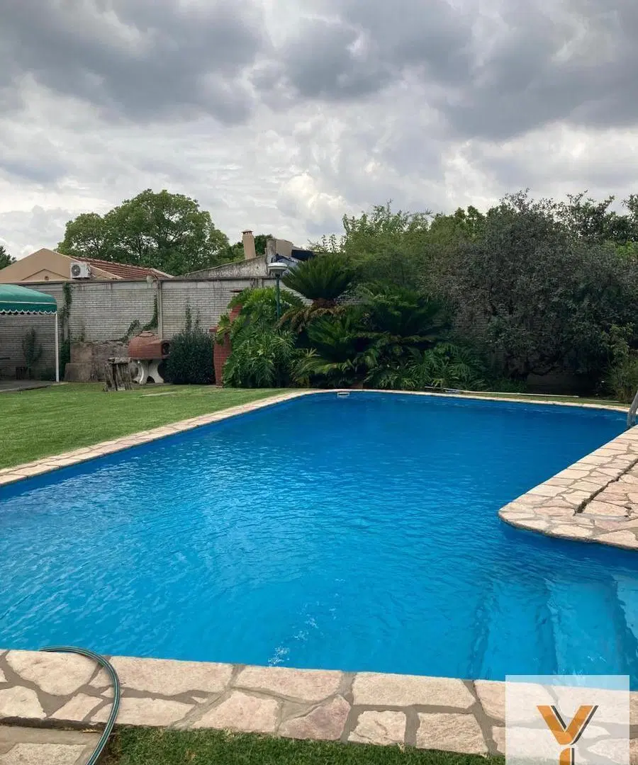 Casa quinta en venta - 6 dormitorios 5 baños - pileta - 3742 mts2 - Moreno 2