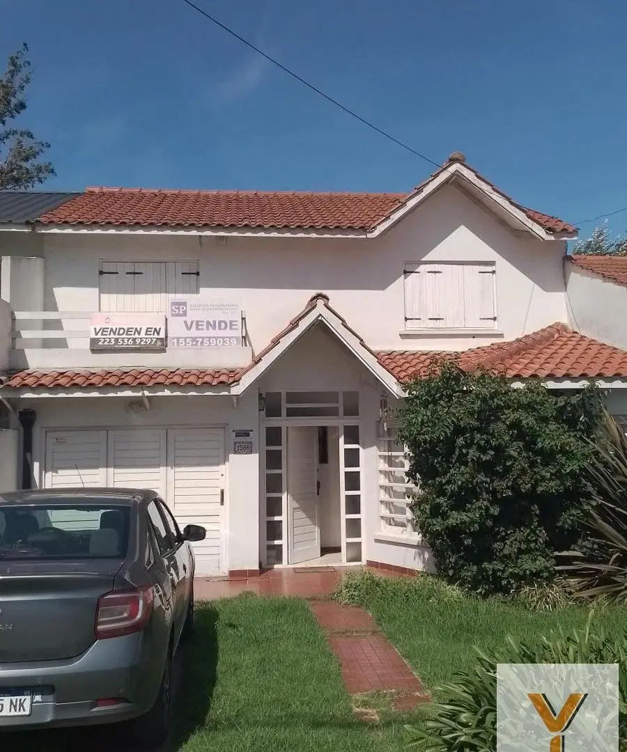 Casa en venta - 3 Dormitorios 2 Baños - Cochera - 240Mts2 - Mar del Plata 8
