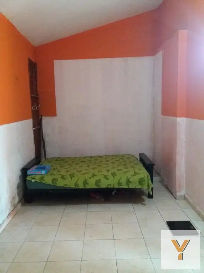 Casa en venta - 3 dormitorios 2 baños - 200mts2 - Longchamps 3