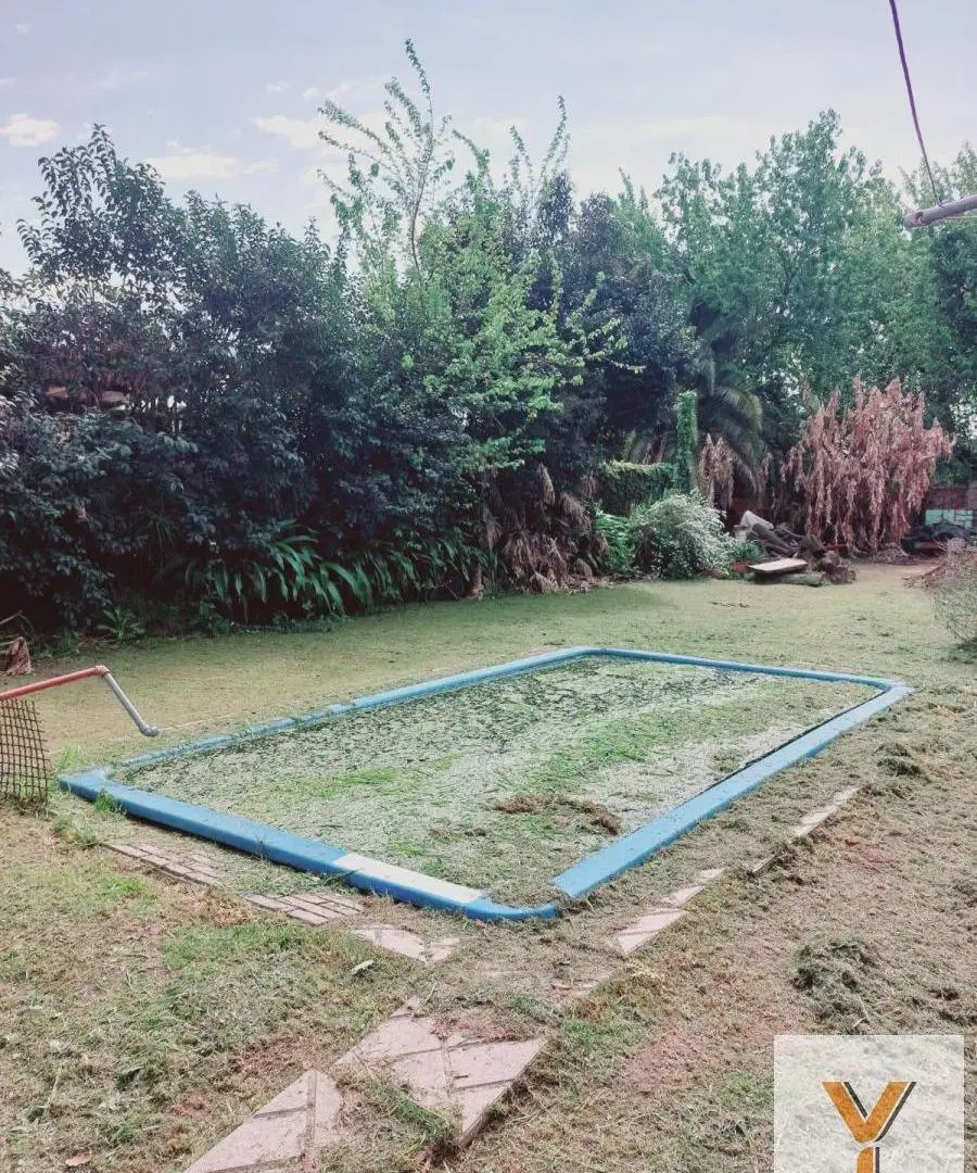Casa en venta - 4 Dormitorios 2 Baños - Cocheras - 690Mts2 - Longchamps 5