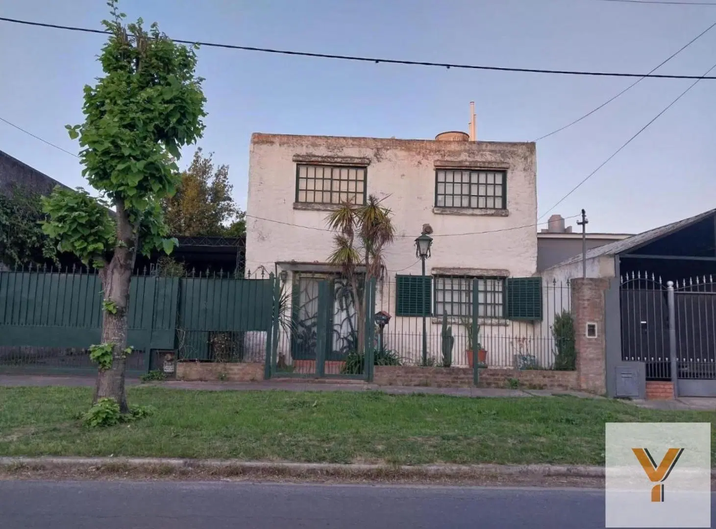 Casa en venta - 4 Dormitorios 2 Baños - Cocheras - 690Mts2 - Longchamps 3