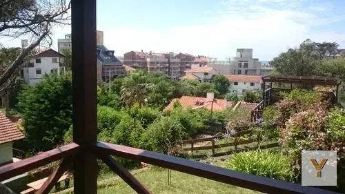 Casa en venta - 3 Dormitorios 3 Baños - 450Mts2 - Pinamar 3