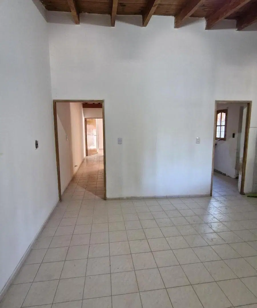 Casa en venta - 2 Dormitorios 1 Baño - Mendoza 8