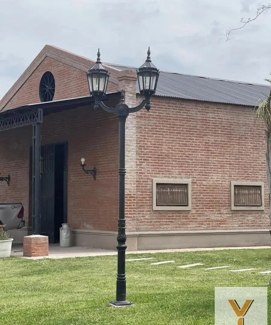 Casa en venta - 3 Dormitorios 3 Baños - San Miguel del Monte 2