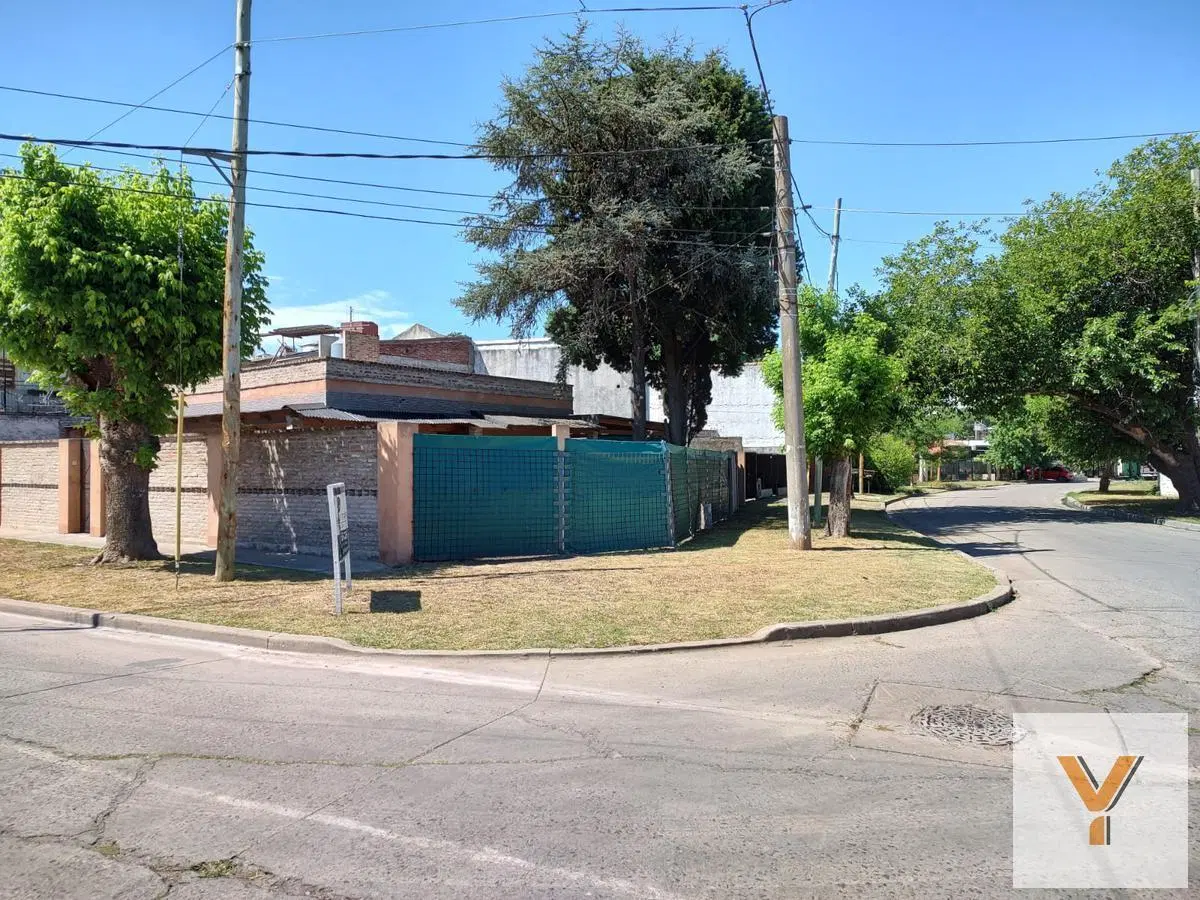 Casa en venta - 2 Dormitorios 1 Baños 2 Cocheras - 313Mts2 - Villa Santos Tesei, Hurlingham 5