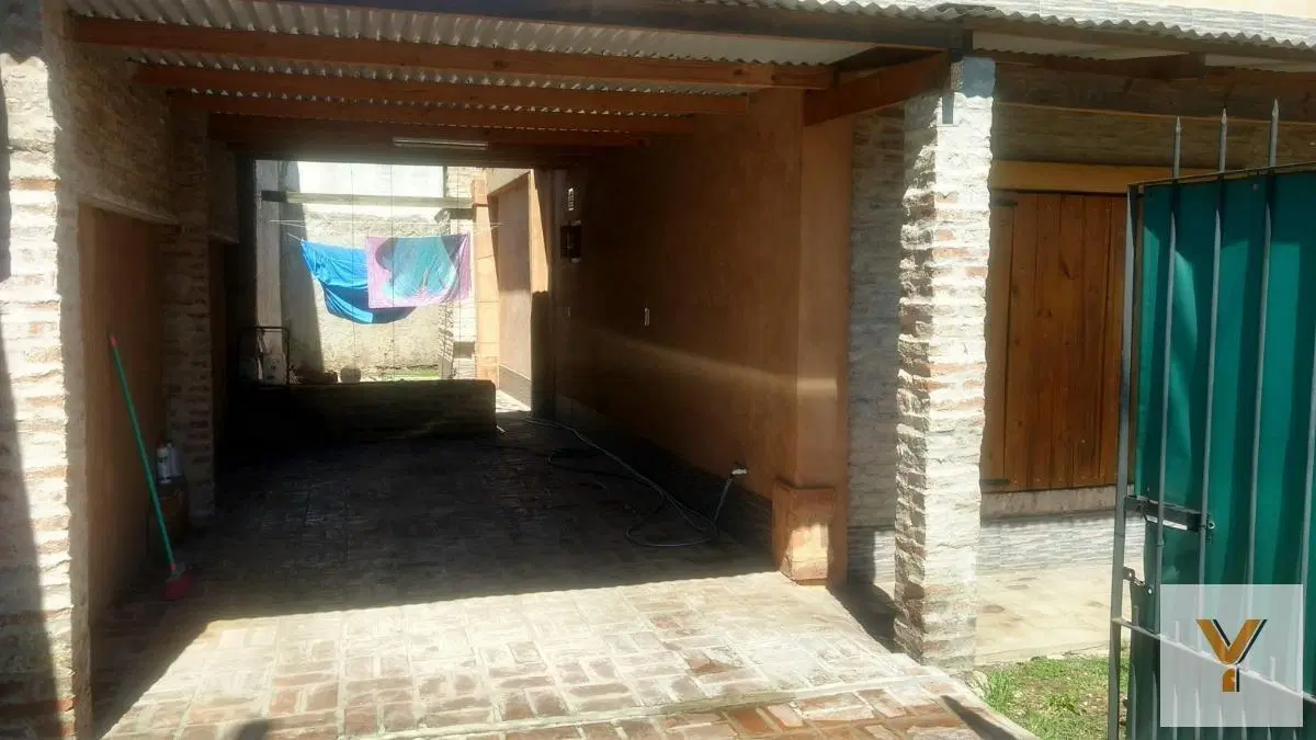Casa en venta - 2 Dormitorios 1 Baños 2 Cocheras - 313Mts2 - Villa Santos Tesei, Hurlingham 3