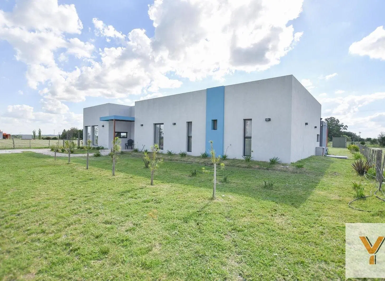 Casa en venta - 4 dormitorios 3 baños - Cochera - 1.750mts2 - Club de Campo El Mirador 5