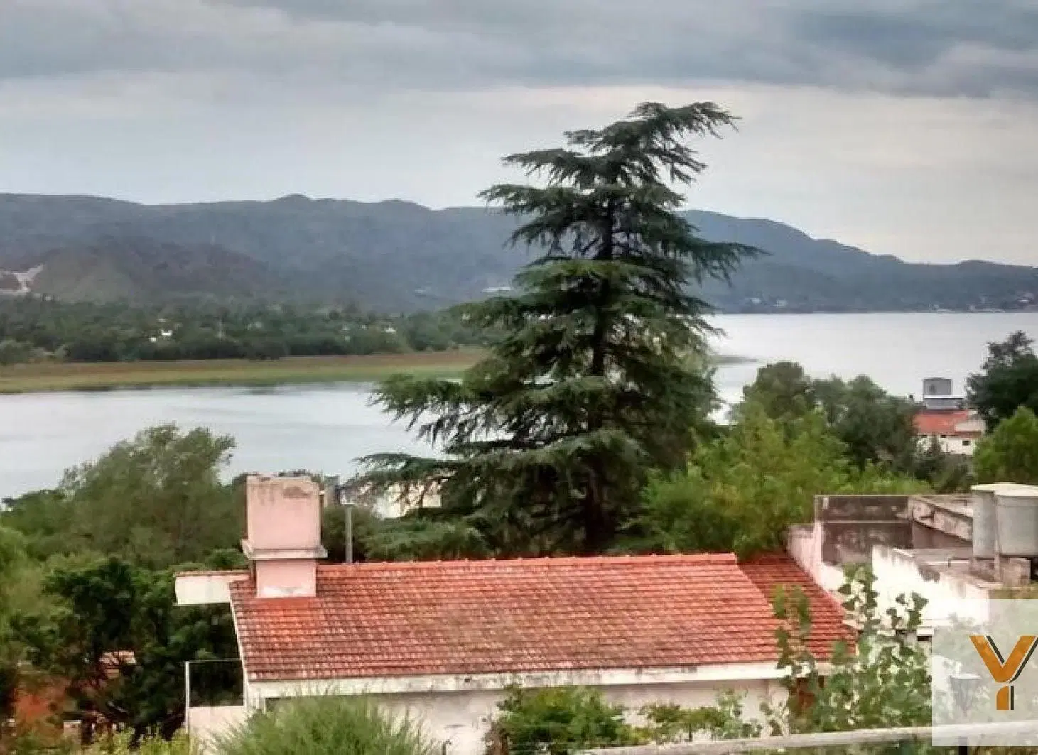 Casa en venta - 3 Dormitorios 3 Baños - 632Mts2 - Córdoba 2