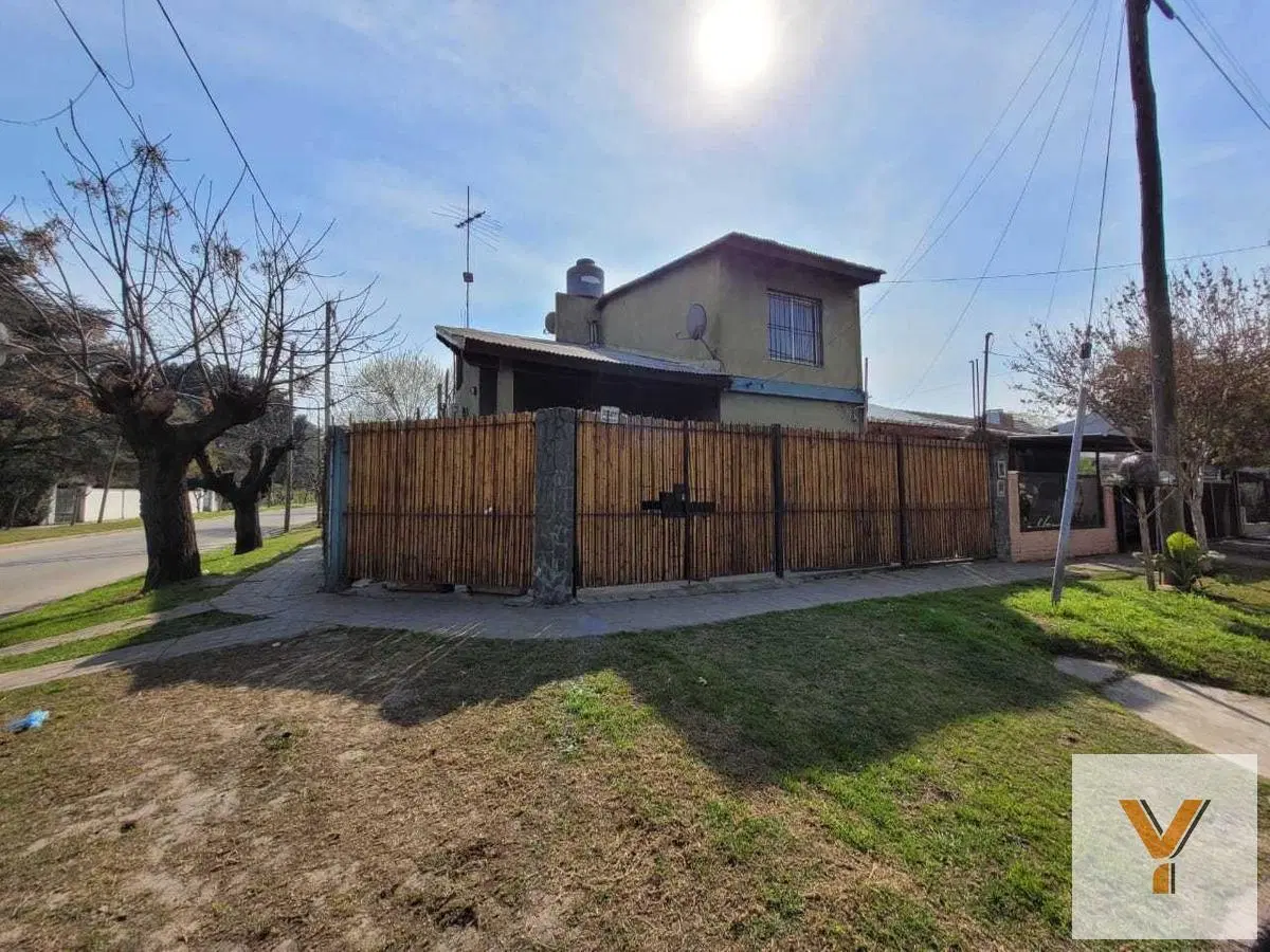 Casa en venta - 4 Dormitorios 3 Baños - 180 mts2 - El Talar 4