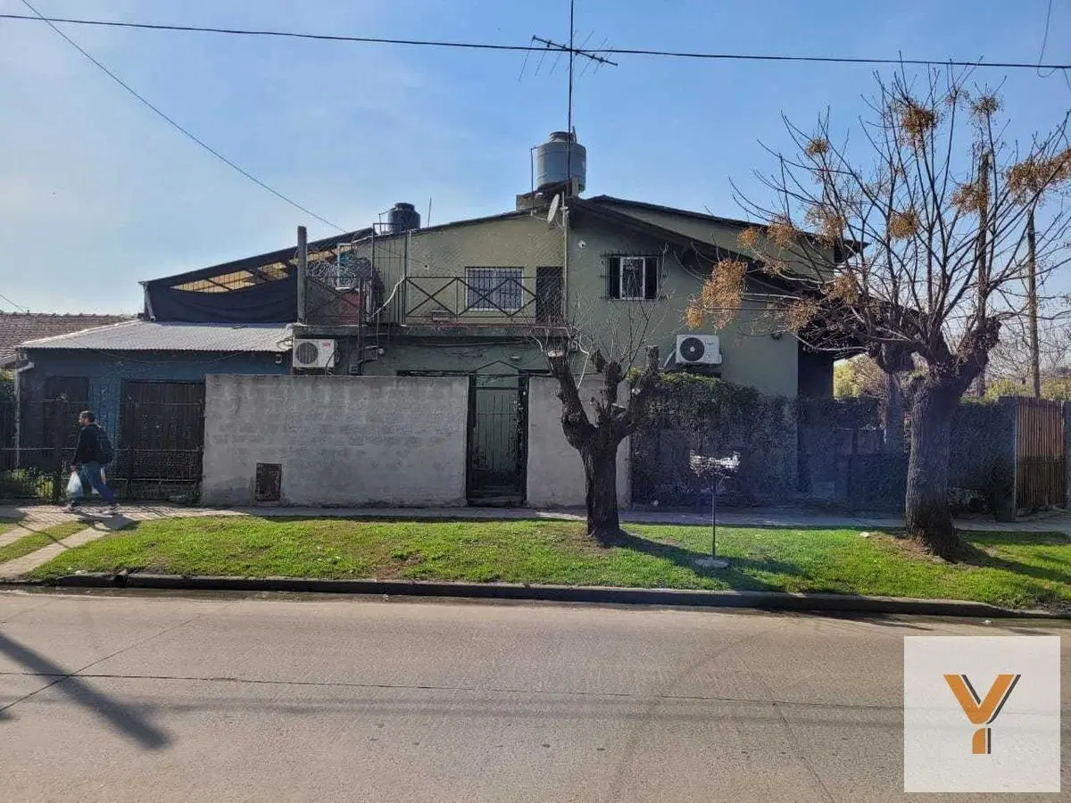 Casa en venta - 4 Dormitorios 3 Baños - 180 mts2 - El Talar 2