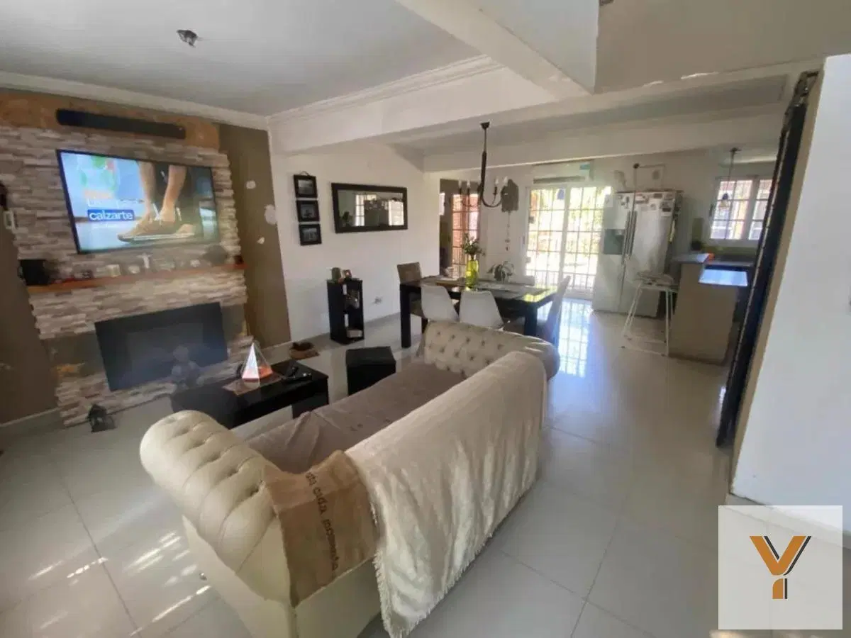 Casa en venta - 3 Dormitorios 2 Baños - 150Mts2 - Ituzaingó 2