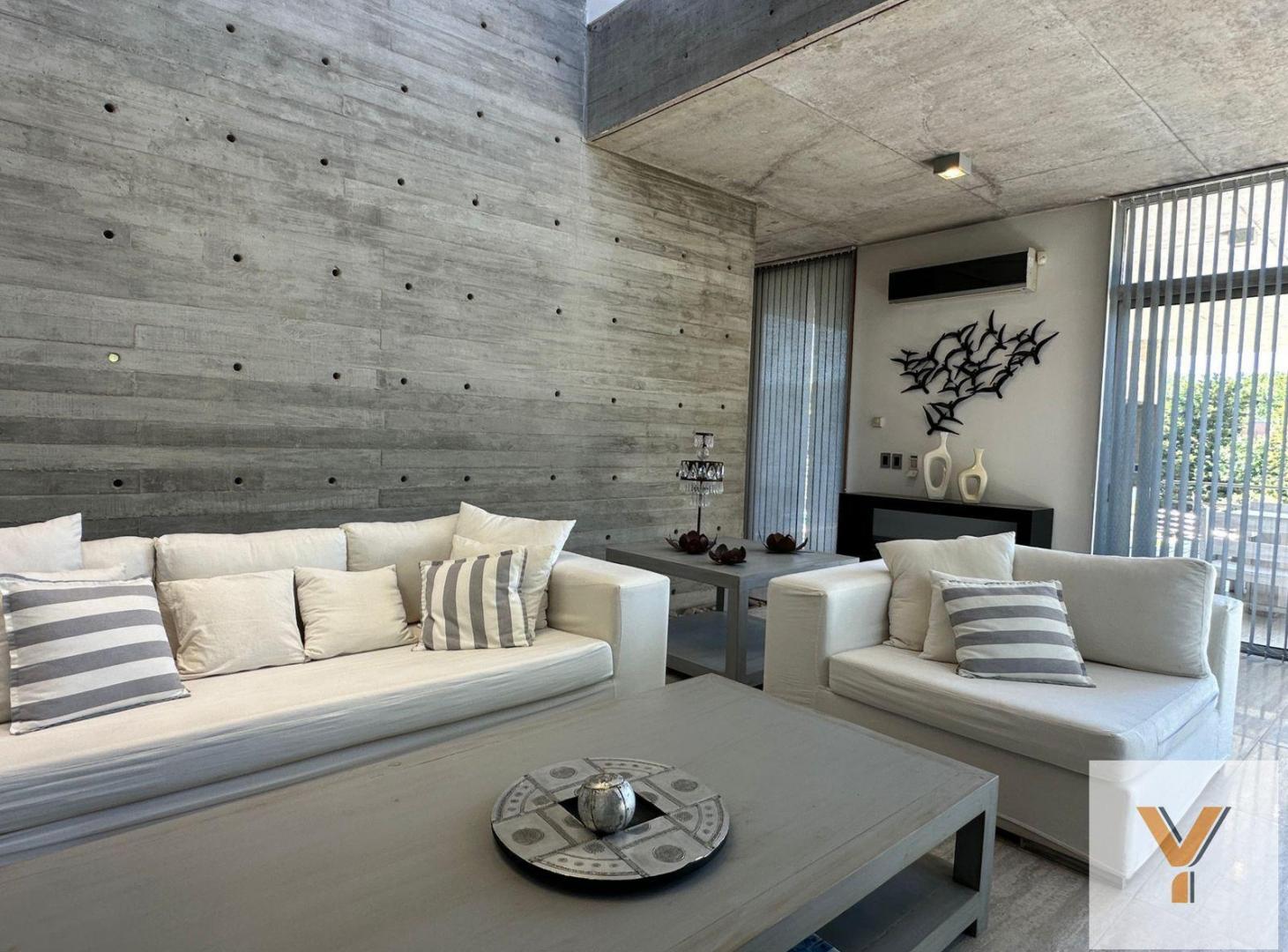 Foto de Casa en Venta - 5 Dormitorios 4 Baños - 1059mts2 - Carilo, imagen 3