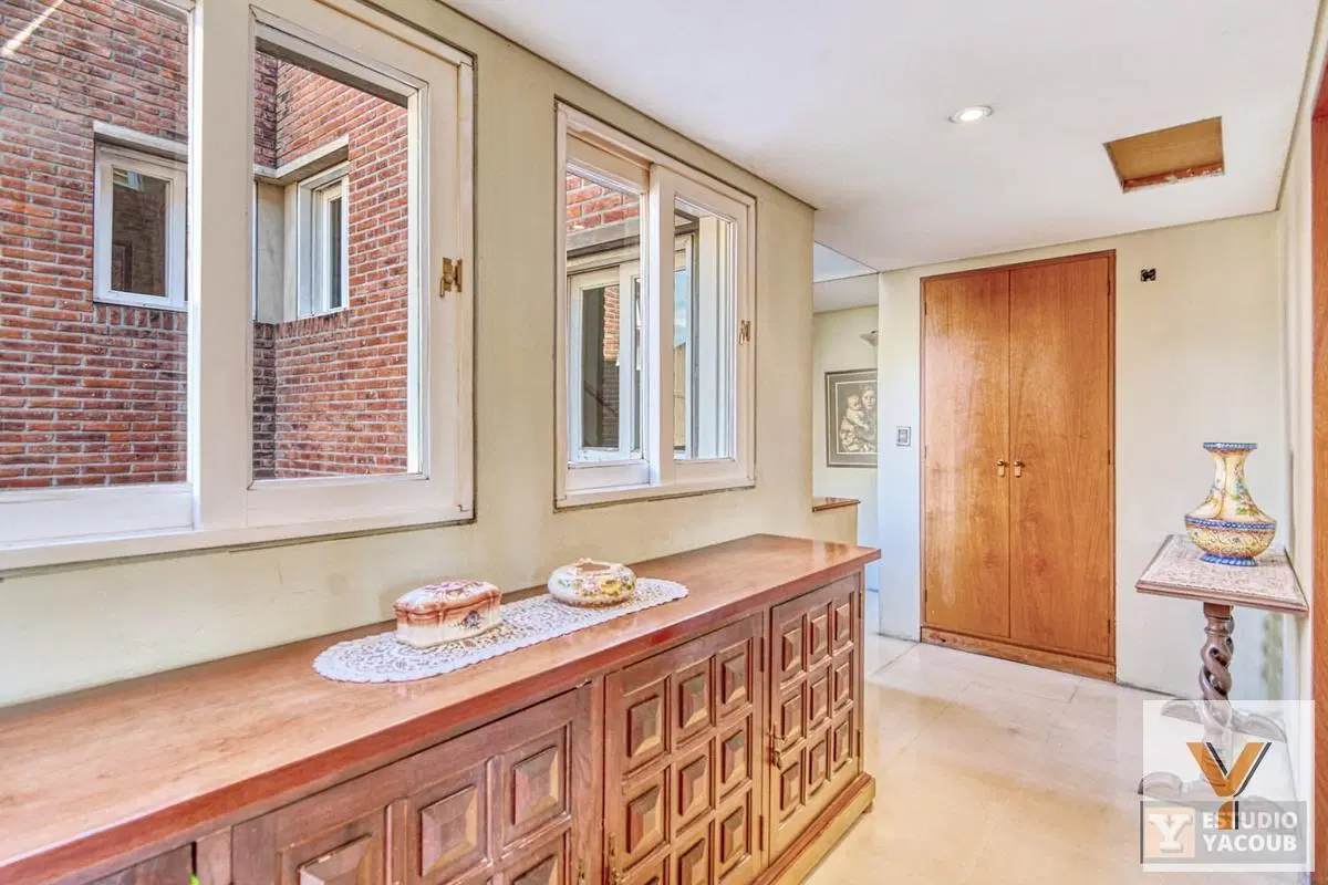 Casa en venta - 4 dormitorios 4 baños - 350mts2 - Cocheras - La Plata 4
